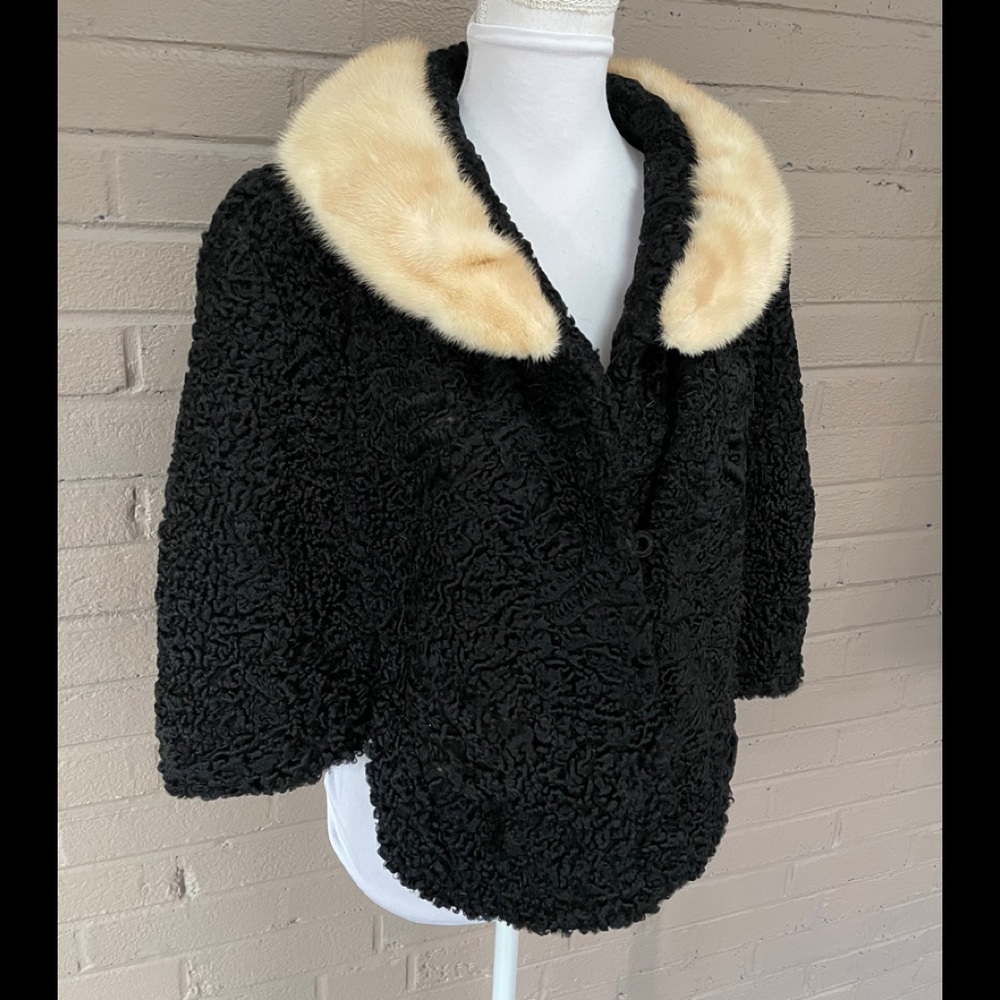 Black and Tan Fur Collar Jacket - Picture 2 of 11